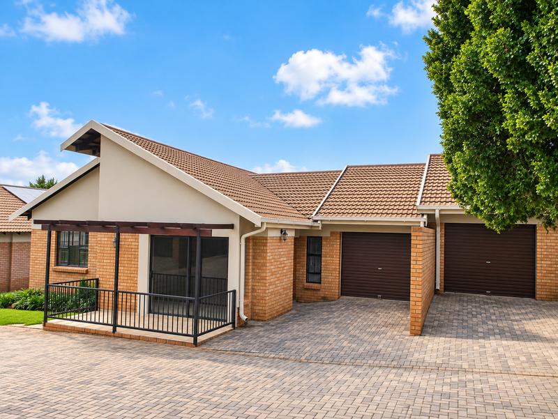 2 Bedroom Property for Sale in Langenhovenpark Free State
